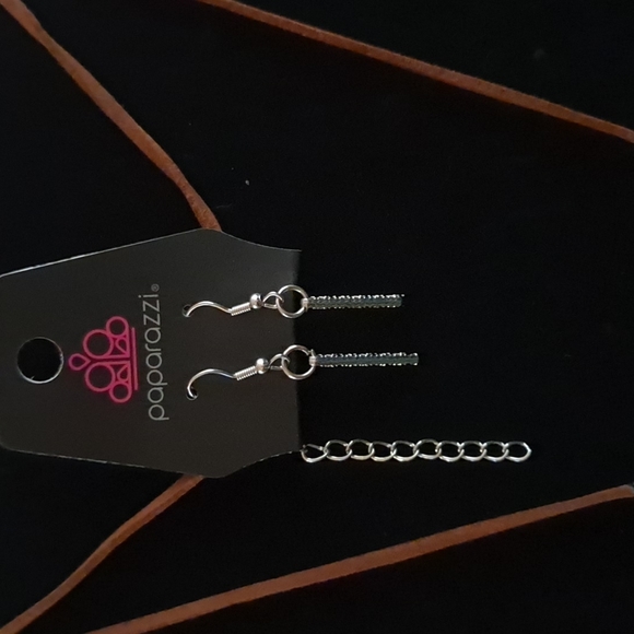 Neckless - Picture 3 of 3